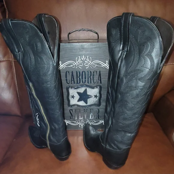 Serena Austin Black Leather Boots - Picture 3 of 6